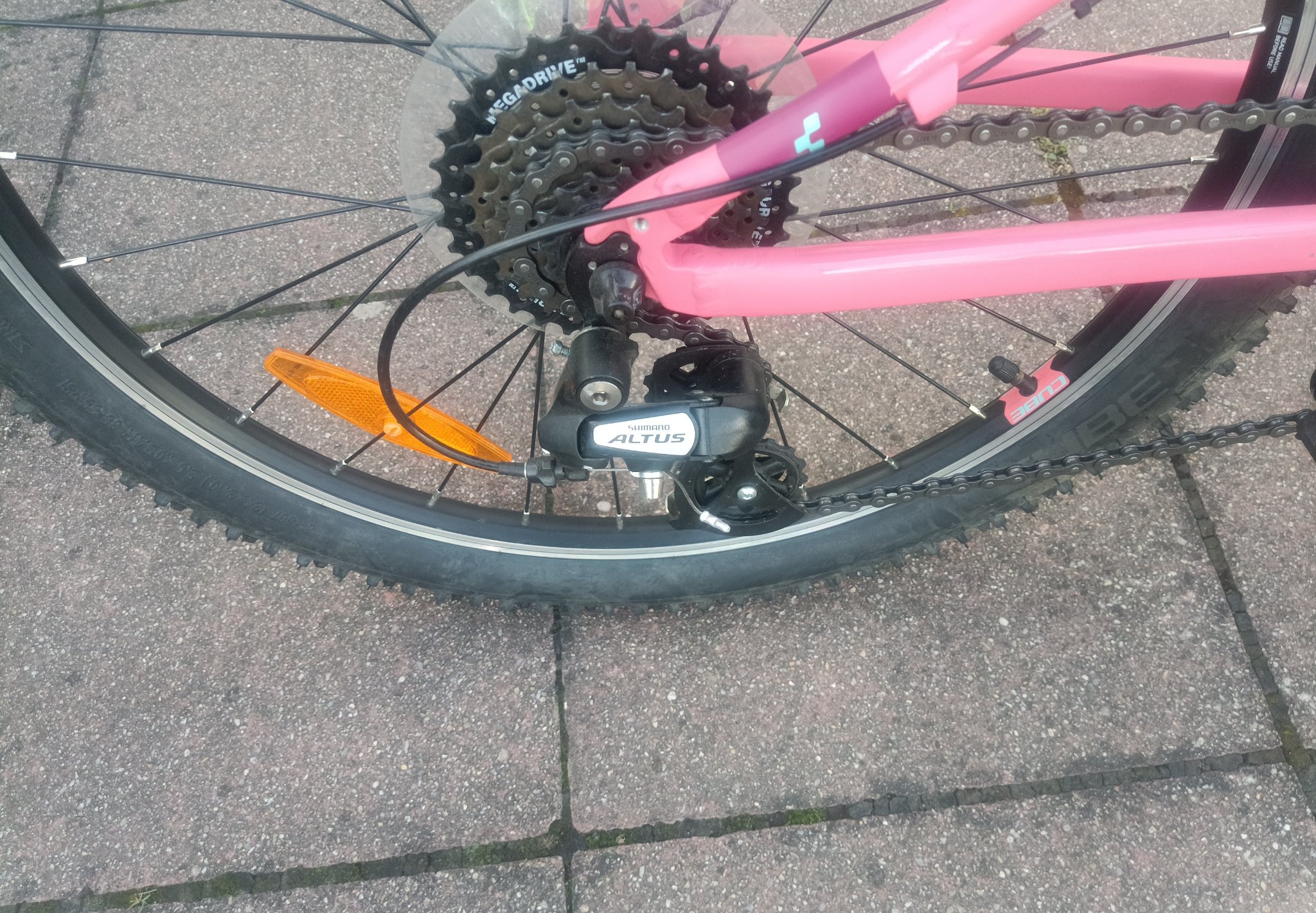 24 Zoll Cube Kinder MTB Fahrrad. 32 size. — Bild 2