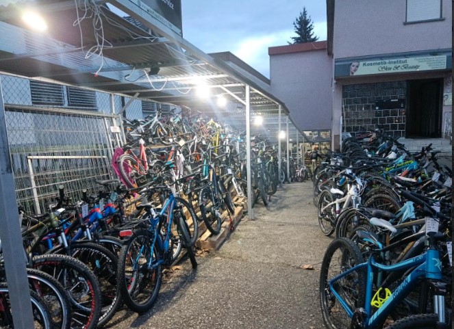  25 - 26 zoll Kinder Fahrrad  Trekkingrad — Mietflotte