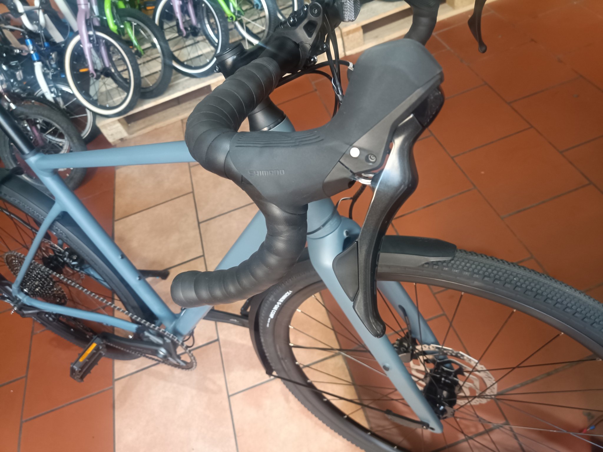 10 - Cube Gravelbike  Cube Nuroad Pro FE
