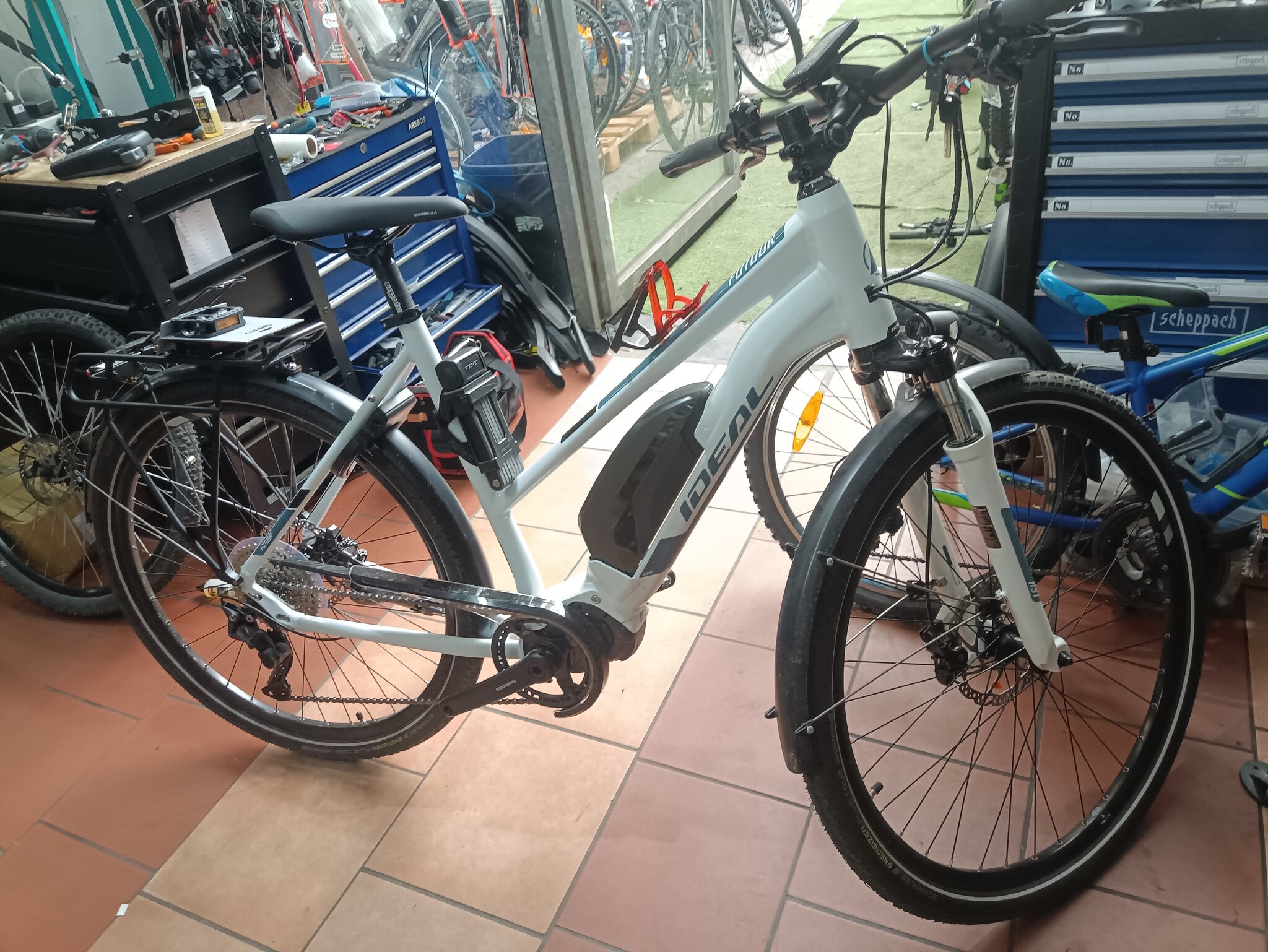 E4 - IDEAL E Bike ( 50 size) Neuwertiges Fahrrad IDEAL FUTOUR-6109 ECO — 4