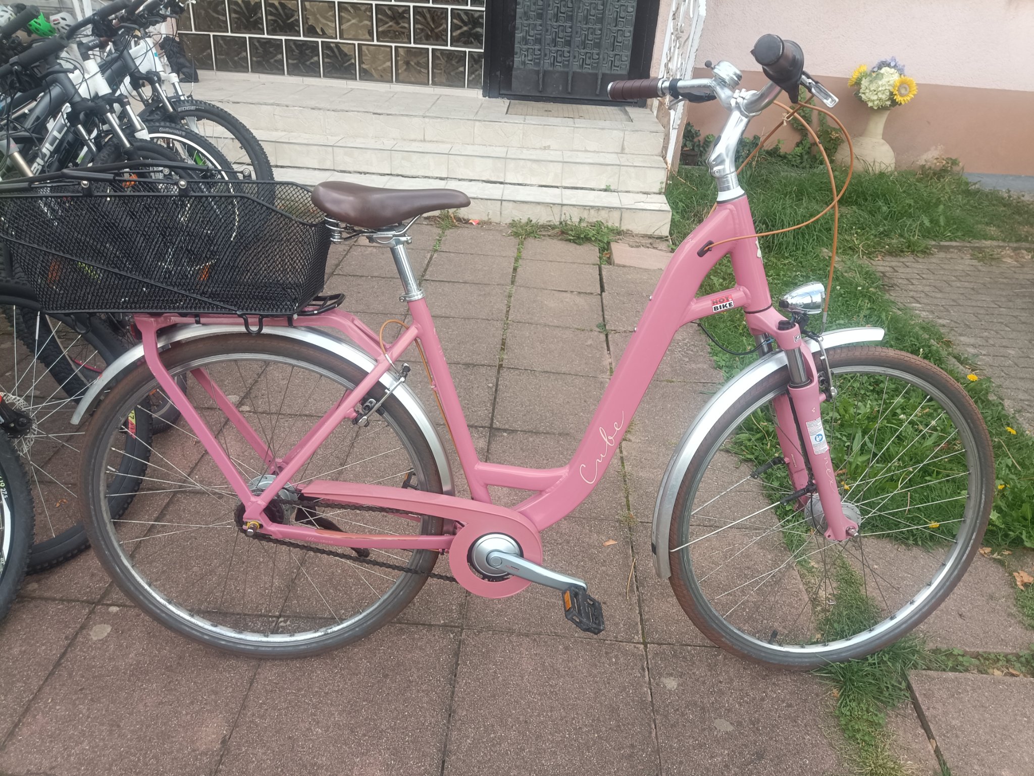 A5 - 28 Zoll Cube Fahrrad. 8 Gänge. 53 Site. Nabendynamo 